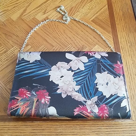 🌺Tropical floral clutch with gold chain strap🌺 - Picture 2 of 5